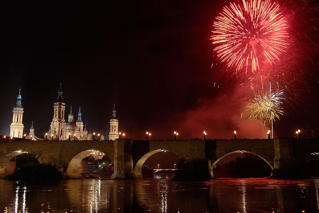 En Suma+Dental Zaragoza, te deseamos un feliz Día del Pilar y una celebración llena de alegría y unión. ¡Viva Zaragoza y viva la Hispanidad!